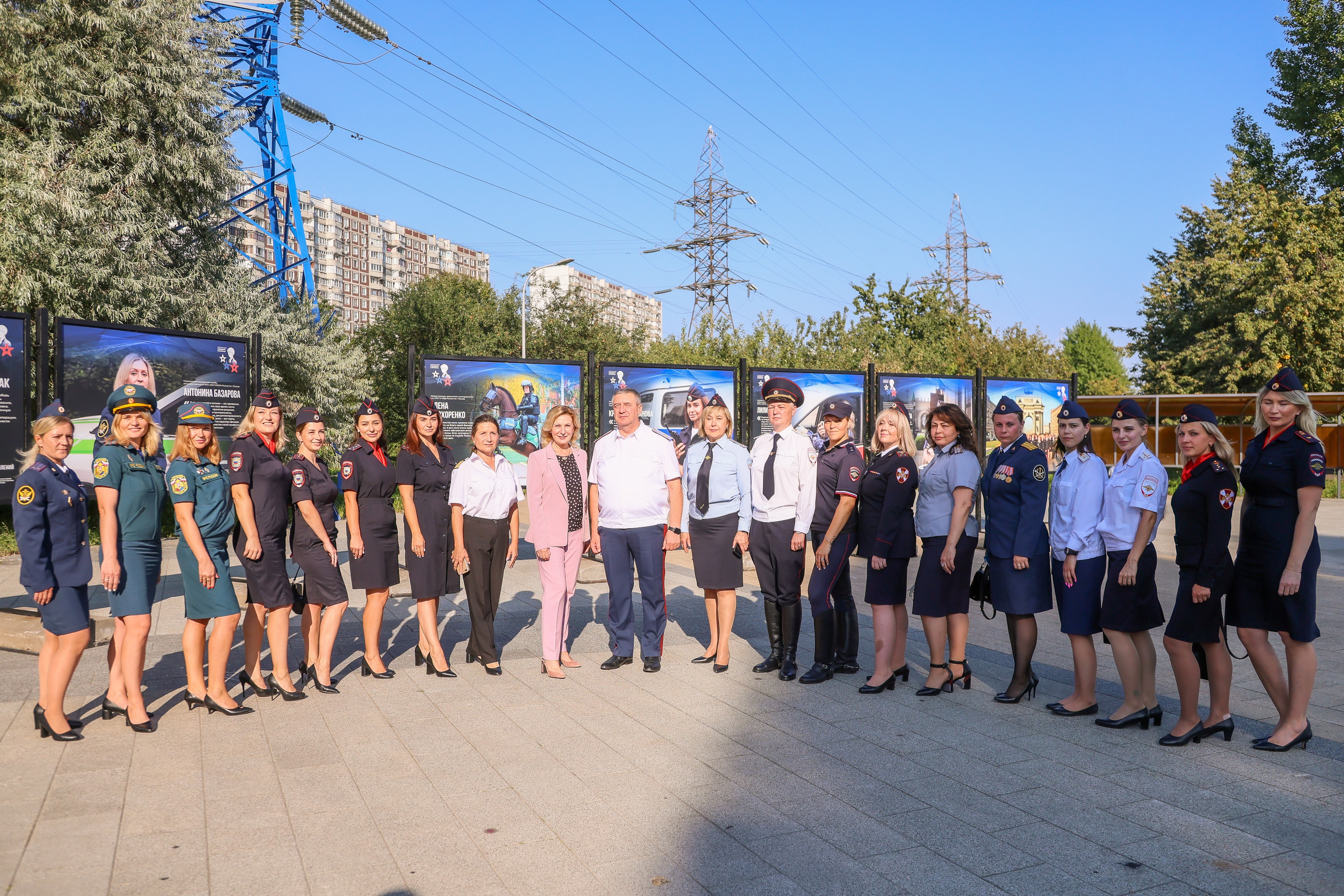 Открытие в Москве фотовыставки, подготовленной Ассоциацией «Женщины в погонах»